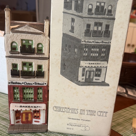 Christmas in the City. Dept. 56 Decor Bakery porcelain Brownstone. VINTAGE. EUC - Picture 2 of 16